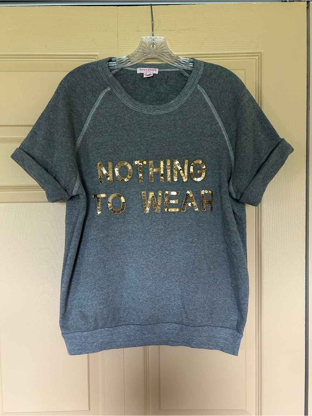 Bow & Drape Gray Short-Sleeve Sweatshirt with Gold Sequin 'NOTHING TO WEAR'